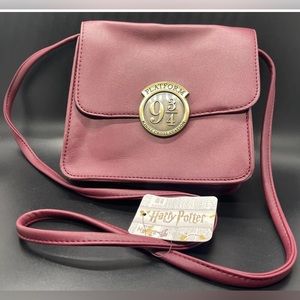 Harry Potter - Platform 9 3/4 Hogwarts Express Red Messenger Bag -